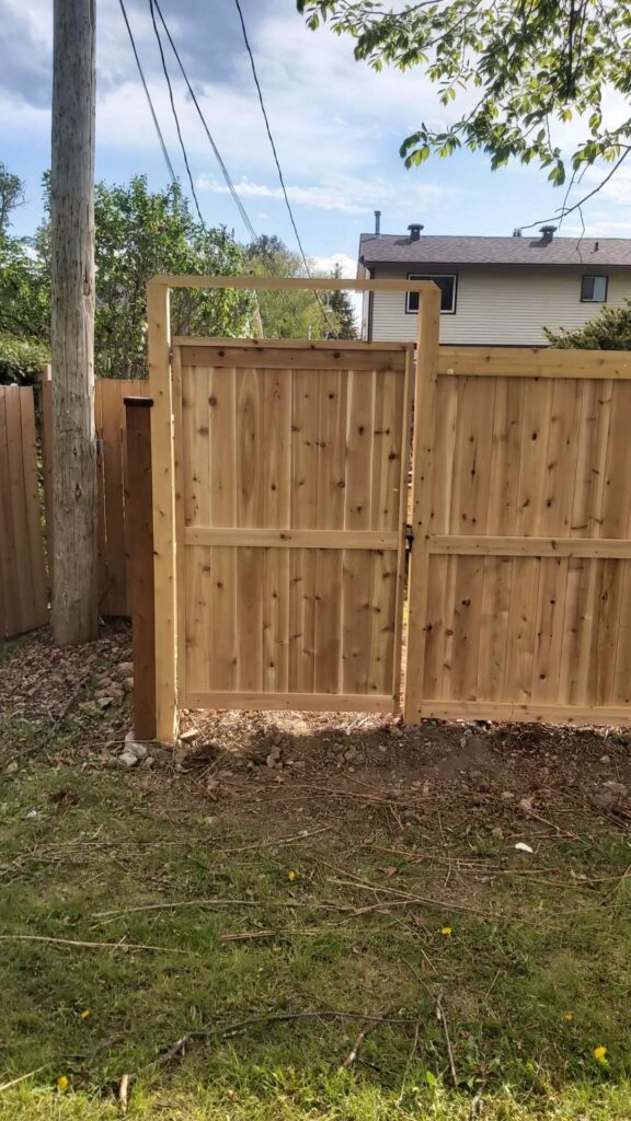 Custom wood fence Ottawa